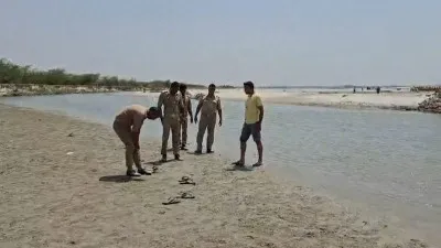 संभल में गंगा स्नान के दौरान खनन ठेकेदार का मुंशी डूबा, आठ घंटे बाद भी नहीं लगा सुराग