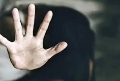 पडरौना में शिक्षक पर छात्रा से दुष्कर्म का आरोप, बच्ची मेडिकल कॉलेज में भर्ती