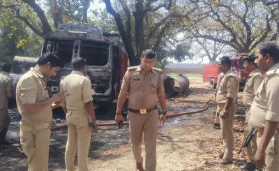 बलिया में एनएच-31 किनारे खड़े ट्रक में लगी भीषण आग, मची अफरा-तफरी