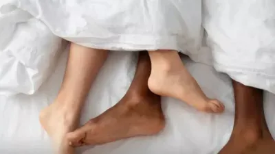 पत्नी को प्रेमी के साथ आपत्तिजनक हालत में देख भड़का पति, विरोध पर चाकू-सरिया से हमला