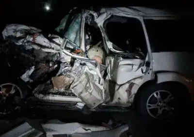 UP News : मऊ में भीषण सड़क हादसा, शादी से लौट रहे परिवार के 5 लोगों की मौत