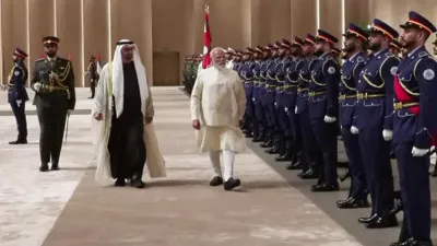 अबू धाबी पहुंचे पीएम मोदी, यूएई के साथ कई अहम समझौतों पर हुए हस्ताक्षर