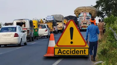 खमरिया में भीषण सड़क हादसा : ओवरलोड ऑटो और ट्रक की टक्कर में चार की मौत, पांच गंभीर घायल