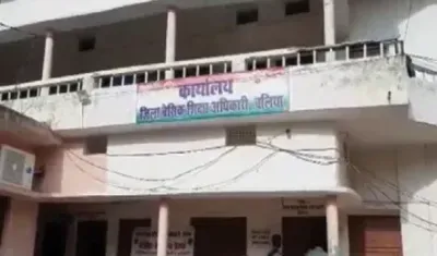 समायोजन सूची की विसंगतियों को लेकर शिक्षक संघ ने बीएसए को सौंपा पत्रक