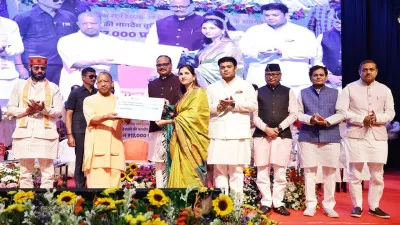 बढ़े मानदेय का चेक पाकर भावुक हुए अनुदेशक, बोले- पहली बार मिला सम्मान और सुरक्षा