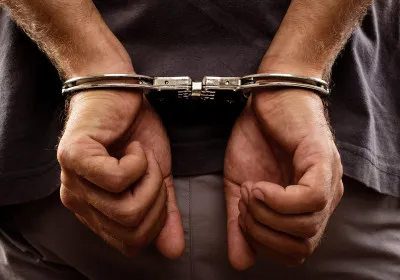 Ballia News : महिलाओं पर फब्तियां कस रहे युवक को पुलिस ने पकड़ा