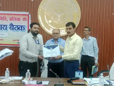 Ballia News : आयुष्मान कार्ड निर्माण में धीमी प्रगति पर डीएम सख्त, लापरवाही पर नोटिस के निर्देश