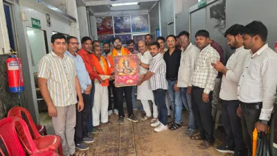 Ballia News : बेल्थरारोड में दिल्ली एम्स के चिकित्सक डॉ. अमरेंद्र गुप्ता का भव्य स्वागत