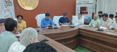 बलिया : डीएम ने राजस्व वसूली में तेजी लाने के दिए निर्देश, अवैध ईंट भट्टों पर होगी कार्रवाई