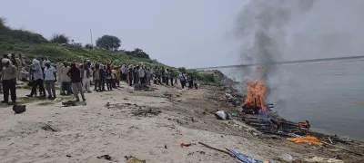 गंगापुर घाट पर साथ जलीं नानी-नाती की चिताएं, कारुणिक दृश्य देख हर आंख हुई नम