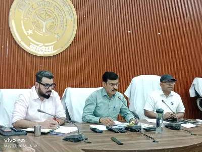 आईजीआरएस शिकायतों के निस्तारण में लापरवाही पर डीएम सख्त, नलकूप अधिकारी का वेतन रोका