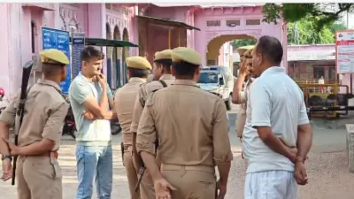 मथुरा में पुलिस मुठभेड़ : कारोबारी के घर डकैती डालने वाले दो बदमाश ढेर, दो पुलिसकर्मी घायल