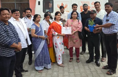 बलिया में विश्व रेडक्रॉस दिवस पर रक्तदान शिविर आयोजित, 11 लोगों ने किया रक्तदान