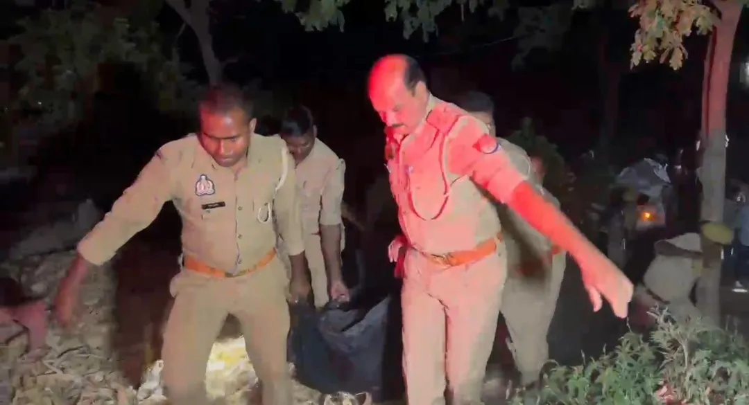 बहराइच में भीषण सड़क हादसा: कंबाइन मशीन से टकराई कार, चार की मौत, दो गंभीर