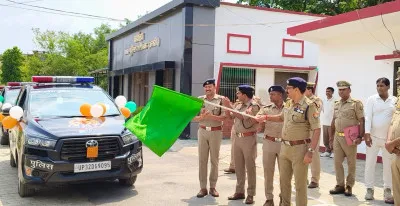 Ballia News : यूपी-112 को मिलीं 5 नई पीआरवी, एसपी ओमवीर सिंह ने दिखाई हरी झंडी