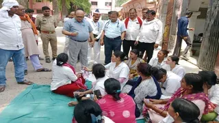 जिला अस्पताल में नर्स से मारपीट पर हंगामा, नर्सों ने किया कार्य बहिष्कार