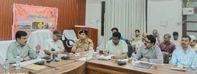 सड़क हादसों पर अंकुश लगाने को डीएम सख्त, दुर्घटना स्थलों पर लगेंगे चेतावनी बोर्ड