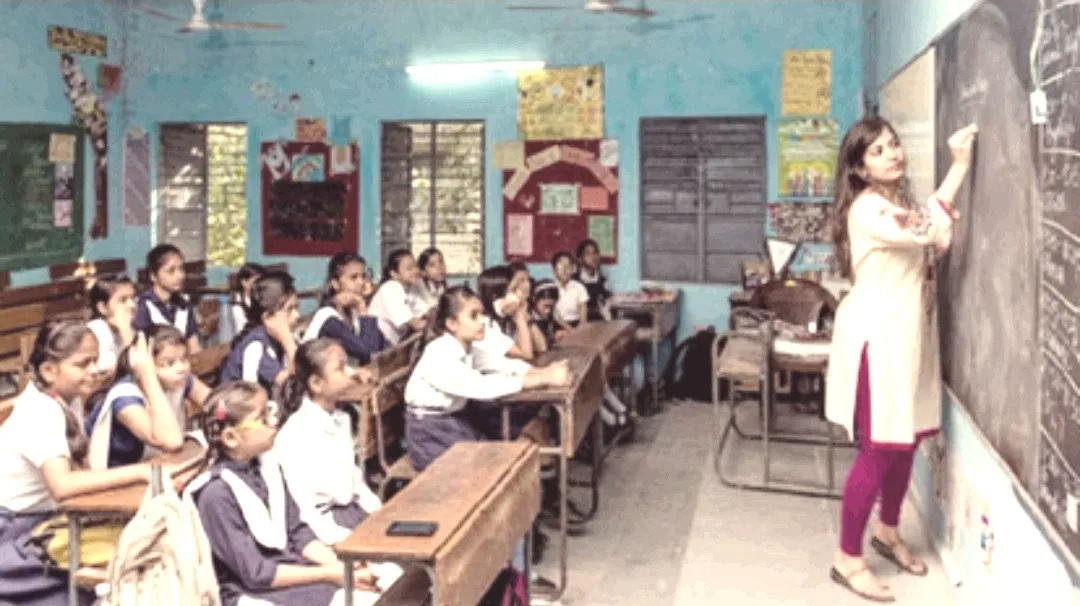 UP News: शिक्षकों के तबादलों पर बड़ा फैसला, हाईकोर्ट के निर्देश के बाद डीएम को भेजा गया पत्र
