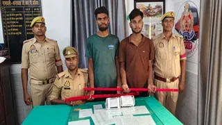 Ballia News: अमृतसर क्लोन स्पेशल ट्रेन में तोड़फोड़ और मारपीट करने वाले दो आरोपी गिरफ्तार, जीआरपी ने 72 घंटे में किया खुलासा
