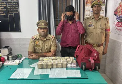 Ballia News: छपरा एक्सप्रेस में 36.25 लाख रुपये के साथ युवक गिरफ्तार, आयकर विभाग को दी गई सूचना