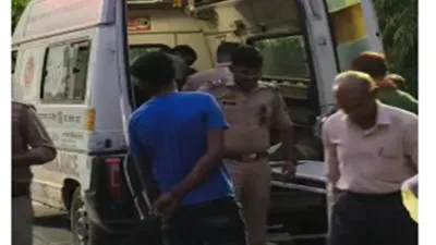 Lucknow News : डाले और बाइक की टक्कर में युवक गंभीर, ट्रामा सेंटर रेफर