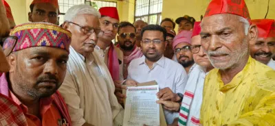 Ballia News : जनसमस्याओं को लेकर सपा का तहसील मुख्यालय पर प्रदर्शन, सौंपा 9 सूत्रीय ज्ञापन