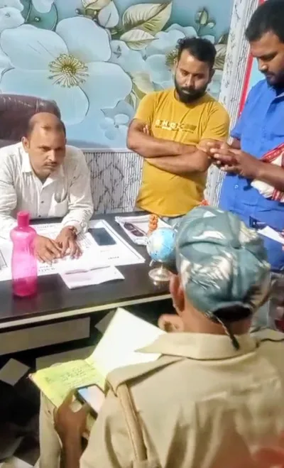 Ballia News : विदेश भेजने के नाम पर ठगी का विरोध करने पर तीन लोगों पर जानलेवा हमला, ट्रेनिंग सेंटर संचालक समेत कई पर केस दर्ज