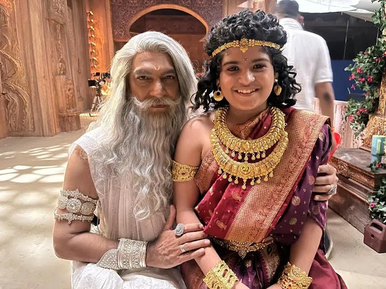 ‘हस्तिनापुर के वीर’ के सेट पर फादर्स डे सेलिब्रेशन ने जीता दिल, युवा कलाकारों के सरप्राइज से भावुक हुए मनीष वाधवा