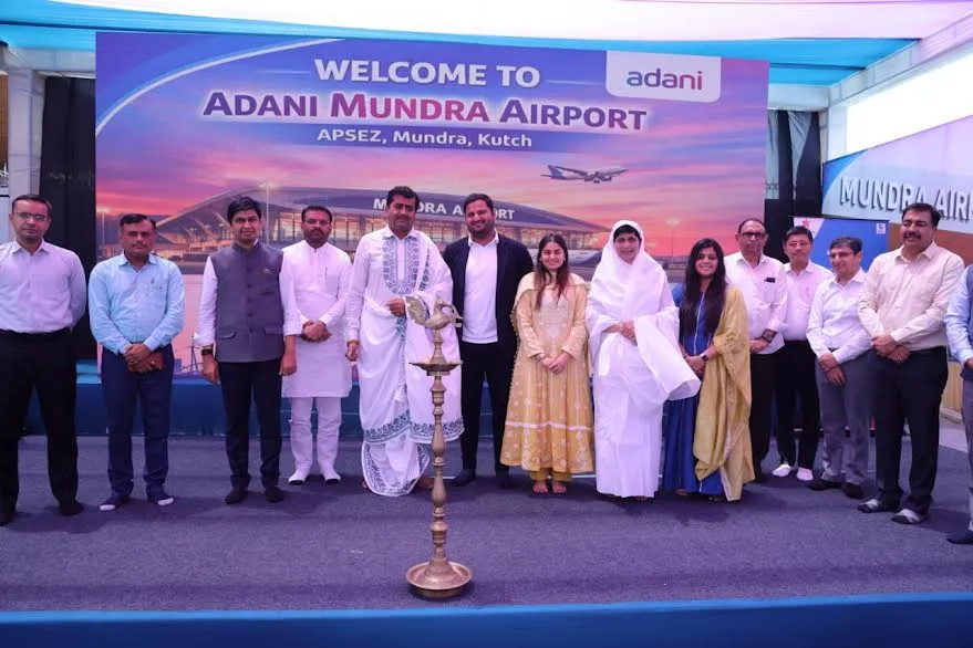 Adani Mundra Airport : मुंद्रा एयरपोर्ट से शुरू हुई पहली नियमित उड़ान सेवा, मुंबई-गोवा समेत 8 शहरों से बढ़ी कनेक्टिविटी