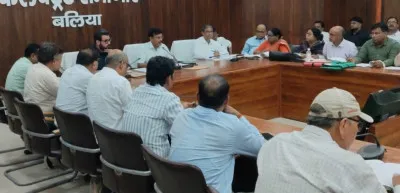 बलिया में स्वास्थ्य योजनाओं की समीक्षा, डीएम ने 100 शैय्या अस्पताल का निर्माण शीघ्र पूरा कराने के दिए निर्देश