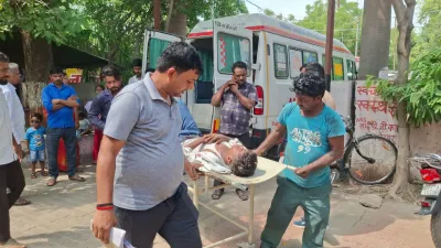 Barabanki News: ऑटो और बाइक की आमने-सामने भिड़ंत, गड्ढे में पलटा सीएनजी ऑटो; महिला समेत छह घायल