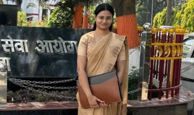 Ballia News: बांसडीह की बेटी निधि पाण्डेय ने रचा सफलता का इतिहास, बिहार PCS में बनीं अल्पसंख्यक कल्याण अधिकारी