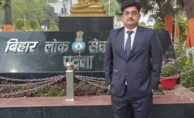 Ballia News : 12 वर्षों के संघर्ष के बाद पवन कुमार सिंह ने पाई सफलता, BPSC में चयनित होकर बने बीपीआरओ