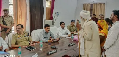 Ballia News : सम्पूर्ण समाधान दिवस में डीएम ने सुनीं 161 शिकायतें, भूमि और पेंशन मामलों पर दिए सख्त निर्देश
