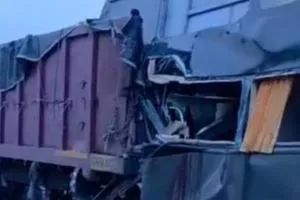 मथुरा: यमुना एक्सप्रेसवे पर भीषण हादसा, ट्रेलर से टकराई वोल्वो बस; चार यात्रियों की मौत, कई घायल