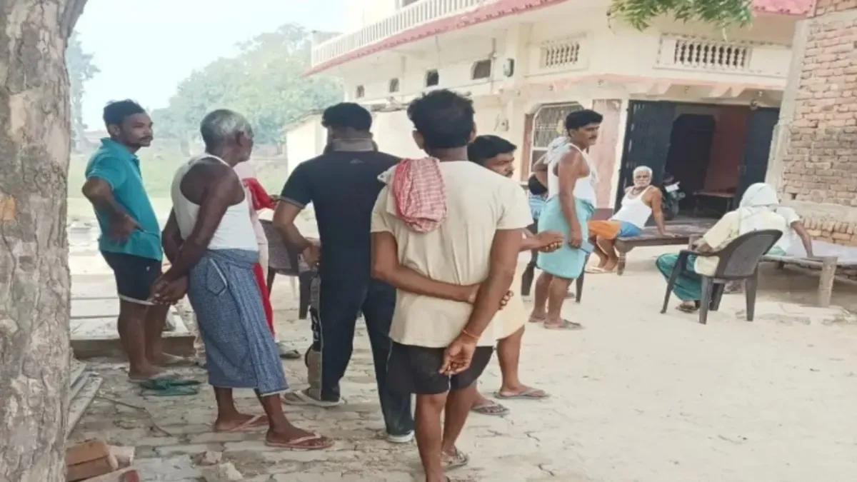 Ballia News: तेज रफ्तार वाहन की टक्कर से दो युवकों की मौत, परिवारों में मचा कोहराम