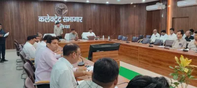 Ballia News : नगर निकाय योजनाओं की समीक्षा में डीएम सख्त, एमआरएफ सेंटर बंद मिलने पर एफआईआर के निर्देश