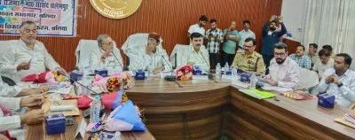 Ballia News : दिशा समिति की बैठक में विकास कार्यों की समीक्षा, अधूरी परियोजनाएं जल्द पूरी करने के निर्देश