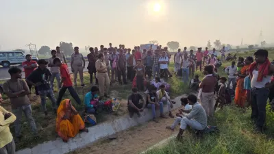 संभल: गंगा एक्सप्रेसवे पर डबल डेकर बस डिवाइडर से टकराई, 2 की मौत, दो दर्जन घायल