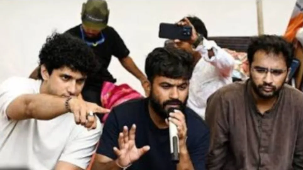 NEET विवाद: धर्मेंद्र प्रधान ने सौंपा इस्तीफा, छात्रों का आंदोलन जारी; लिखित आश्वासन तक धरना खत्म नहीं करने का ऐलान