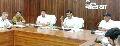 राजस्व वसूली में लापरवाही पर डीएम सख्त, अवैध खनन पर एफआईआर और वाहन सीज करने के निर्देश