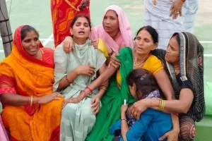 खेत में मेड़ बना रहे दो भाइयों पर गिरी आकाशीय बिजली, एक की मौत, दूसरा घायल