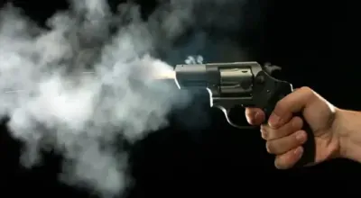 Ballia News: मायके में रह रही पत्नी पर पति ने चलाई गोली, बाल-बाल बची महिला; पिस्तौल के साथ आरोपी दबोचा