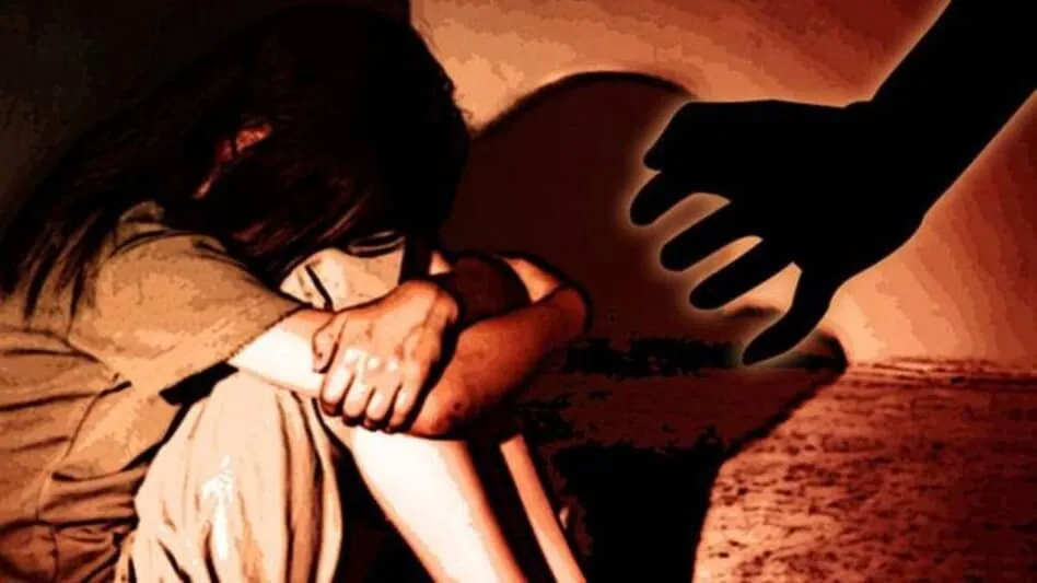 बलिया: विवाहित महिला से दुष्कर्म कर वीडियो बनाया, ब्लैकमेल कर मांगे पांच लाख; आरोपी गिरफ्तार