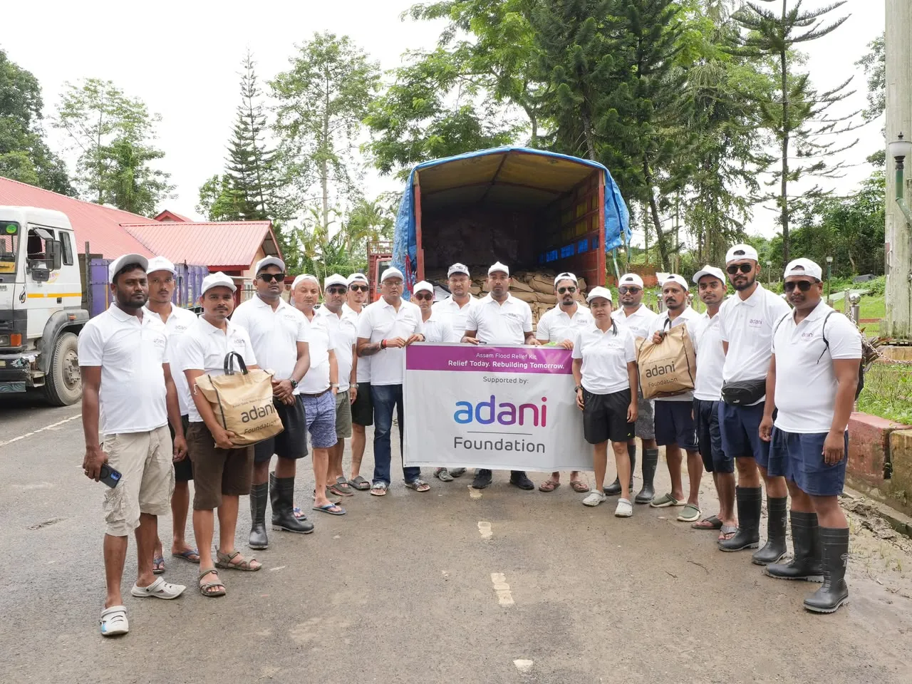 असम बाढ़ राहत के लिए गौतम अदाणी ने दिए 11 करोड़ रुपये, 8 हजार परिवारों तक पहुंचा अदाणी फाउंडेशन