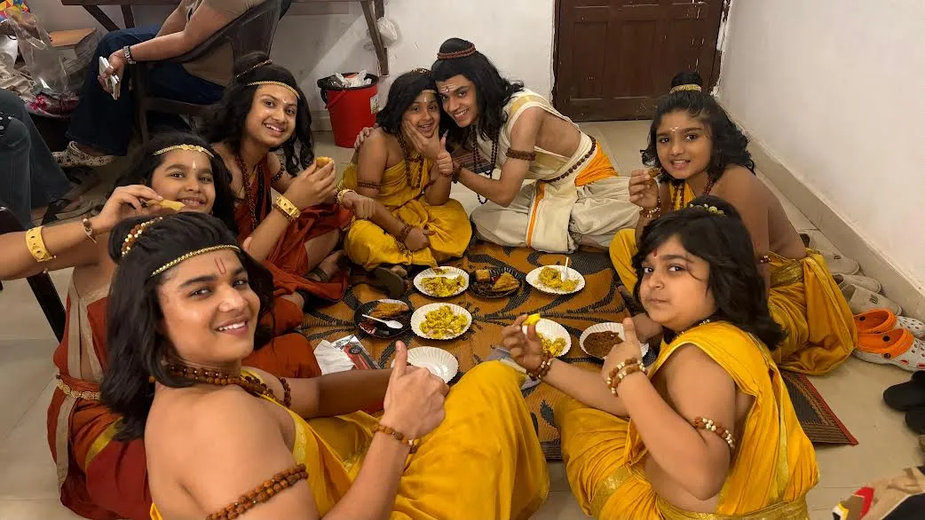 ‘हस्तिनापुर के वीर’ के कलाकारों ने शूटिंग के बीच लिया चाय-पकौड़ों का मज़ा, सेट पर हुआ जमकर धमाल