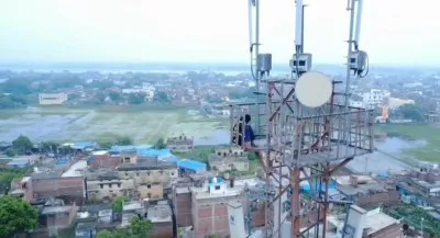 बलिया: प्रेमी से बात कराने की जिद में 120 फीट ऊंचे टावर पर चढ़ी किशोरी, साढ़े चार घंटे बाद सुरक्षित उतरी