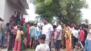 Ballia News: ससुराल पहुंचे पति ने पत्नी पर चाकू से किया हमला, गंभीर रूप से घायल