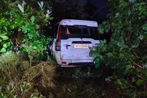 बलिया में स्कॉर्पियो की टक्कर से बाइक सवार युवक की मौत, होमगार्ड घायल