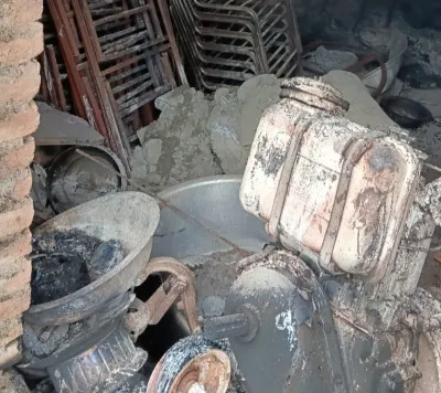 बलिया: शॉर्ट सर्किट से टेंट हाउस के गोदाम में लगी आग, लाखों का सामान जलकर राख